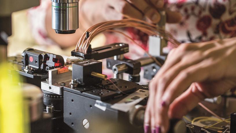 A student investigates the optical properties of silicon.